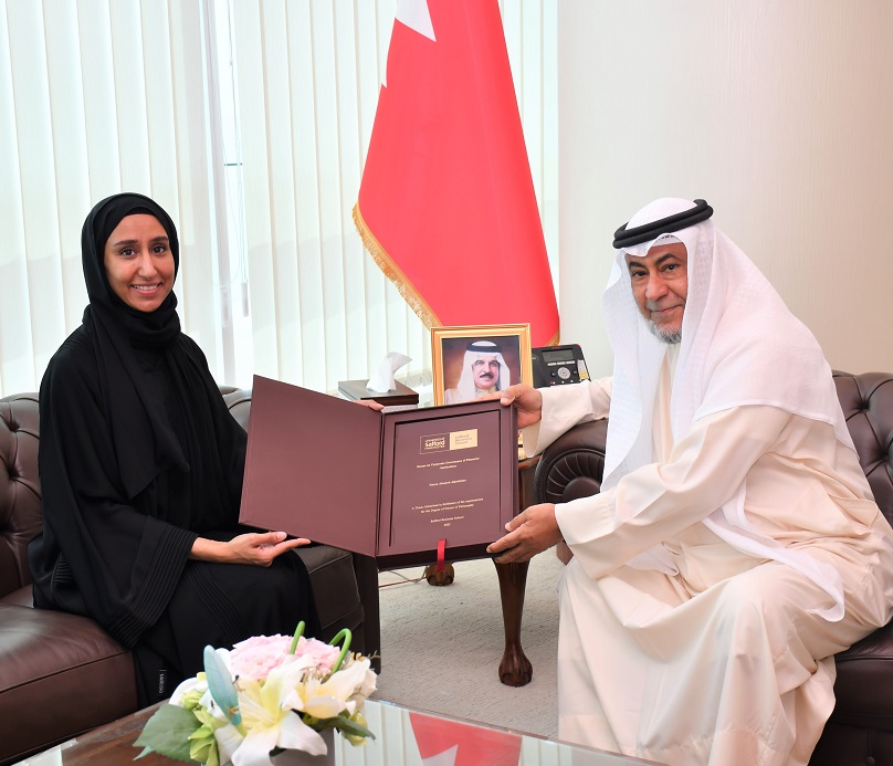 وزير شؤون مجلسي الشورى والنواب يستقبل الدكتورة نورة الزايد